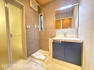 【独立洗面台】 | 尼崎市西難波町6丁目中古戸建 | 洗面化粧台です♪朝の身支度もゆっくりできます！！