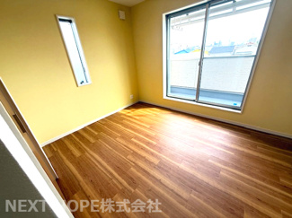 【洋室】 | 尼崎市西難波町6丁目中古戸建 | 3階バルコニーに面した洋室6.6帖です♪二面採光の明るく開放的な居室です！！