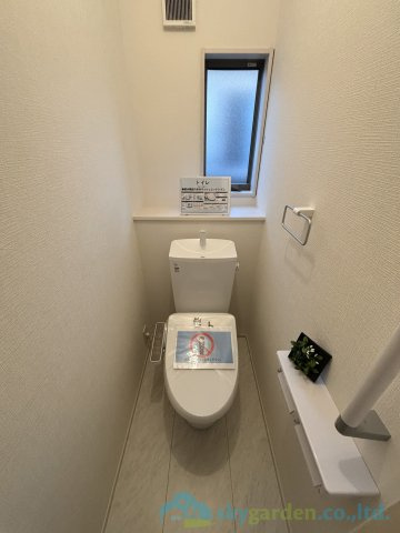 平塚市ふじみ野2丁目　新築戸建　全1棟1号棟のトイレ