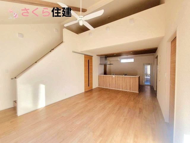 宇都宮市花房3丁目2期　2号棟のその他|同社施工物件の写真です。室内にいても、たっぷりの陽光を感じて頂ける、開放感あふれるリビングです。 										
