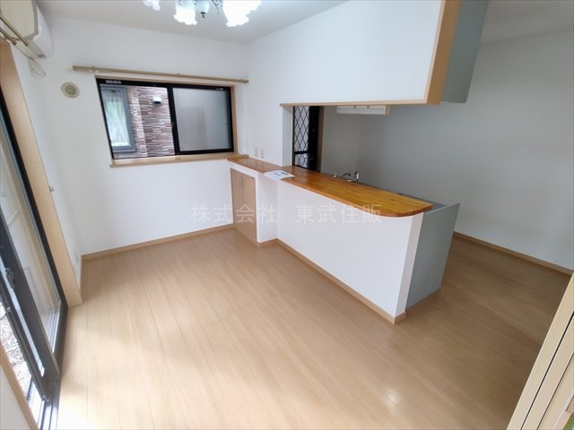 【居間・リビング】 | 川越市今成１丁目 | ゆったりとした10.0帖のリビングです