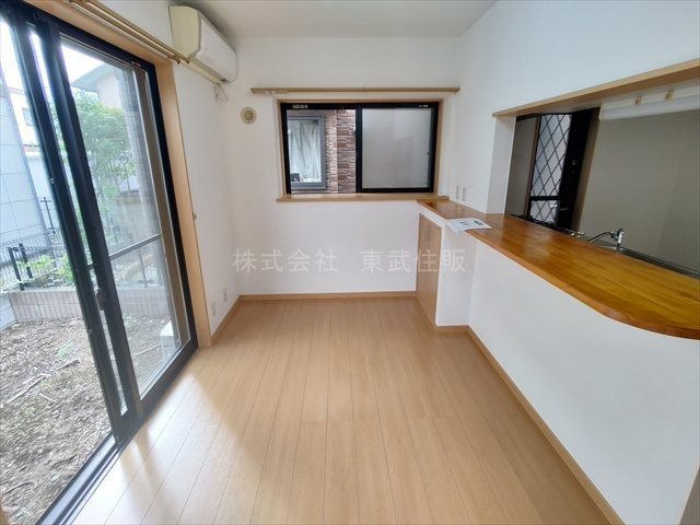 【居間・リビング】 | 川越市今成１丁目 | 開放感があり日当たり良好です