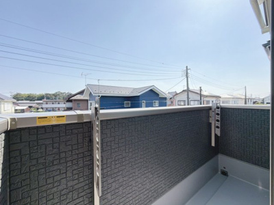 【バルコニー】 | 玉村町斎藤田　新築住宅 | 多くの陽光が降り注ぎ、室内に陽だまりを生み出してくれます。