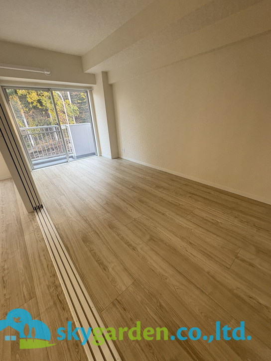 グローリア初穂鎌倉岡本の寝室|広くて明るい寝室