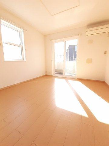 アリーヴィオＢの内装|明るい室内です