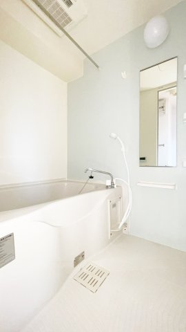 フィオーレＮＳ　Ⅳ－Ａの内装|明るい室内です