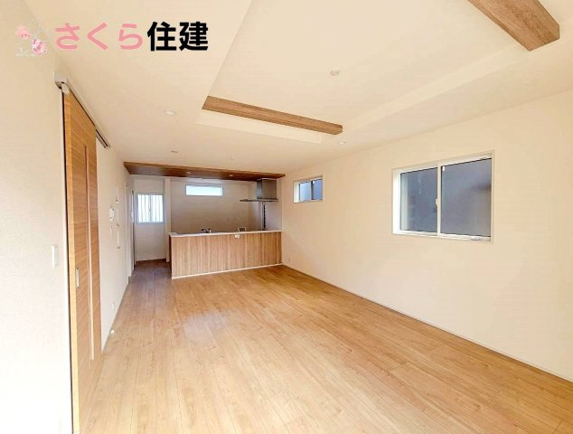 宇都宮市六道町2期　1号棟の居間・リビング|室内にいても、たっぷりの陽光と爽やかな風を感じて頂ける開放感あるリビングです