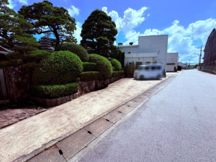 八女市蒲原中古戸建の駐車場