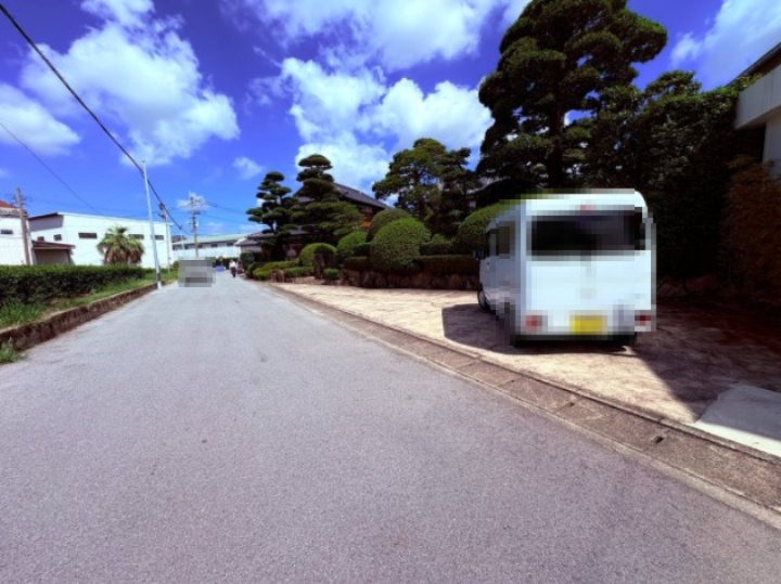 八女市蒲原中古戸建の前面道路含む現地写真