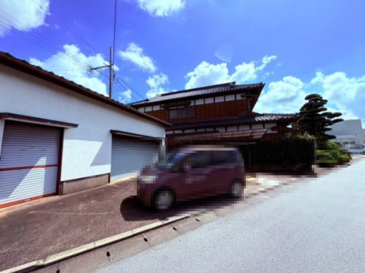 八女市蒲原中古戸建の駐車場