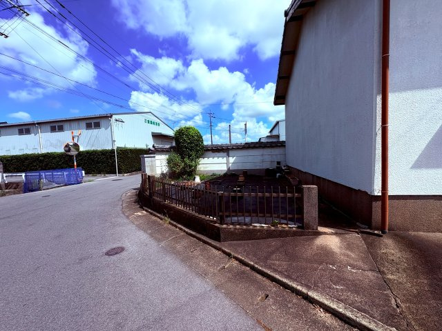八女市蒲原中古戸建の前面道路含む現地写真