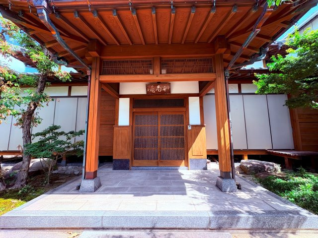 八女市蒲原中古戸建の玄関