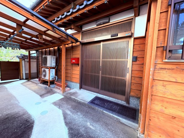 八女市蒲原中古戸建の玄関