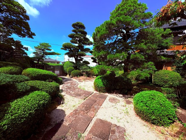 八女市蒲原中古戸建の庭