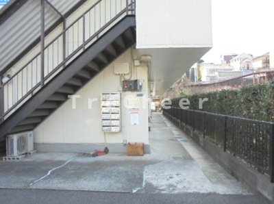 【エントランス】 | ウィステリアハイツ