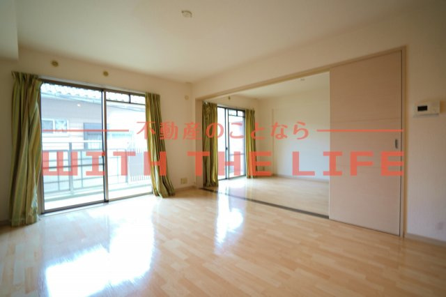 ラフィーネ【10,000円キャッシュバック対象物件】の居間・リビング|おしゃれな居間です