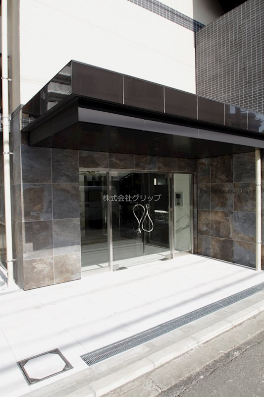 ラヴェニール横浜蒔田のエントランス