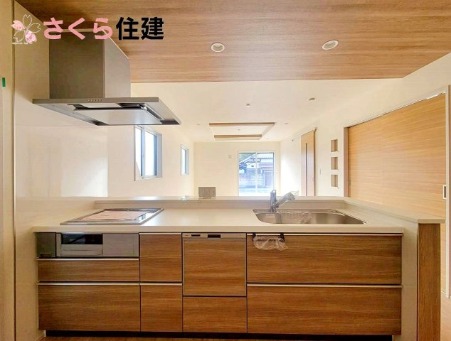 宇都宮市六道町2期　2号棟の内観：施工例|同社施工物件の写真です。IHクッキングヒーターで調理もお掃除も楽々です♪							
