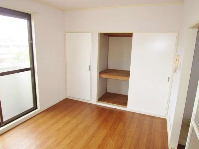 ルミエール萩原2の和室