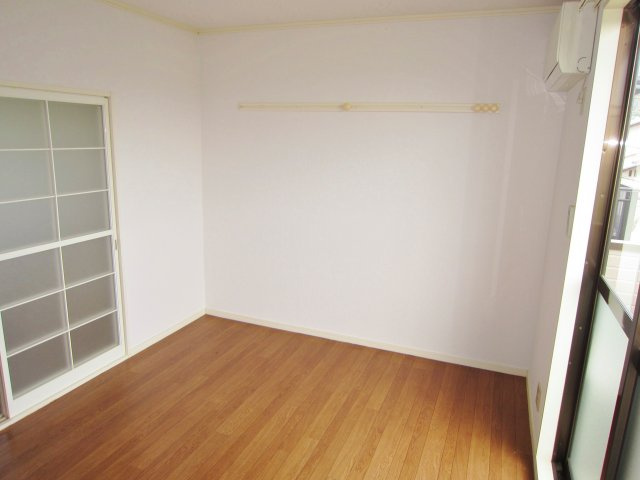 ルミエール萩原2の居間・リビング