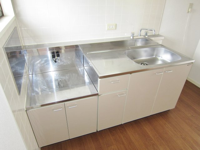 ルミエール萩原2のキッチン