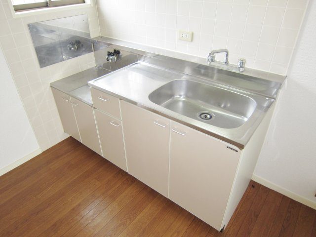 ルミエール萩原2のキッチン