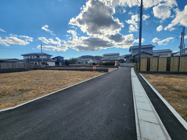 高崎市石原町売土地の前面道路含む現地写真