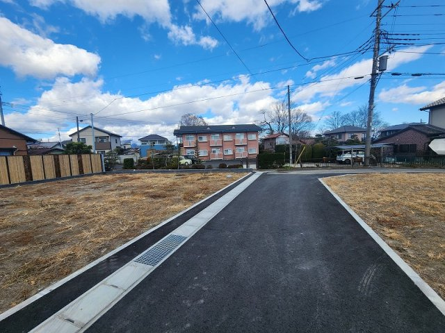 高崎市石原町売土地の前面道路含む現地写真