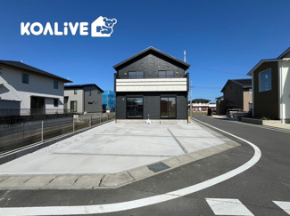 【外観】 | 完成済み！いつでも新生活を始めることができます。
開放感あるLDK！
陽当り、風通しも良い暖かな住まいです。
KOALIVE （コアライブ）【0120-919-727】