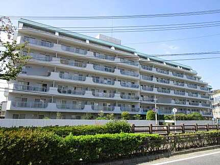 日商岩井牛田マンションの外観