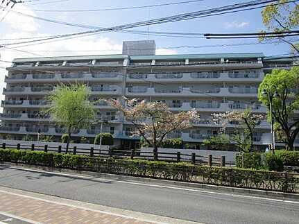日商岩井牛田マンションの外観