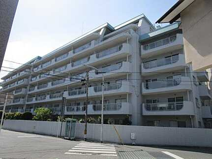 日商岩井牛田マンションの外観