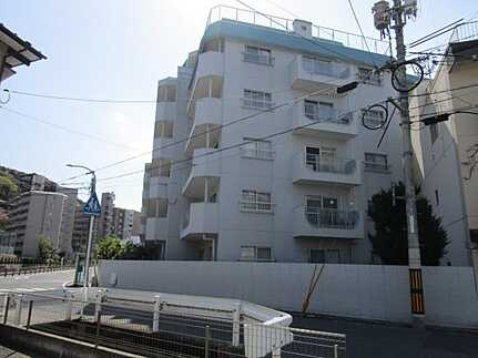 日商岩井牛田マンションの外観