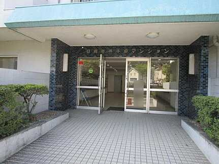 日商岩井牛田マンションのエントランス
