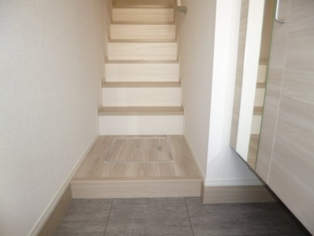 HONEY BEAR Aの玄関