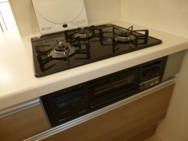 HONEY BEAR Aのキッチン|3口ガスコンロ