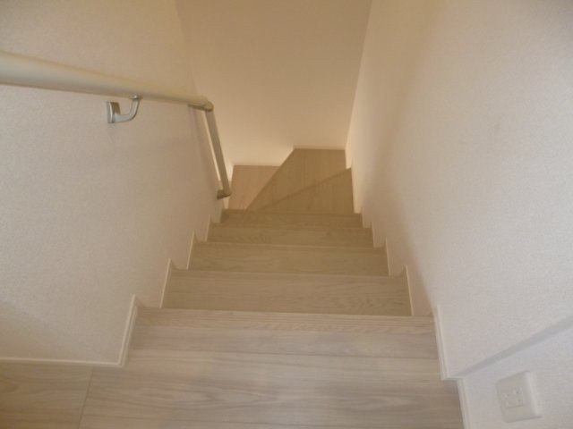 HONEY BEAR Aの内装|階段