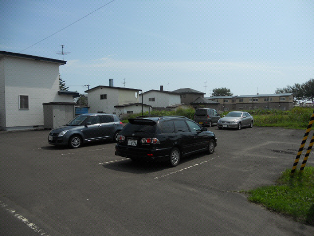 ロイヤルクレインの駐車場