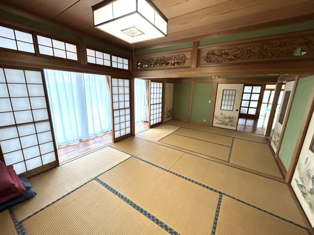 和の余白で贅沢に暮らす家　熊本県菊池郡菊陽町の和室|ゆったりくつろぐ落ち着きの和室空間。親戚や知人を招いてパーティなど楽しめます♪