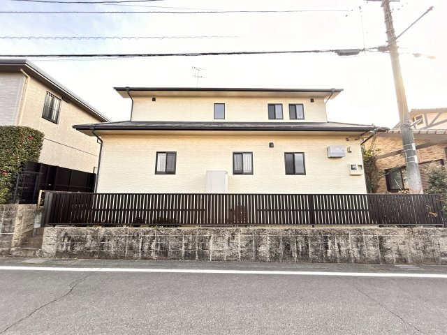 子育て世代に嬉しい広々空間と周辺環境　熊本県菊池郡菊陽町光の森5丁目 中古戸建の前面道路含む現地写真|通り抜けのない静かな住環境で安心の暮らし