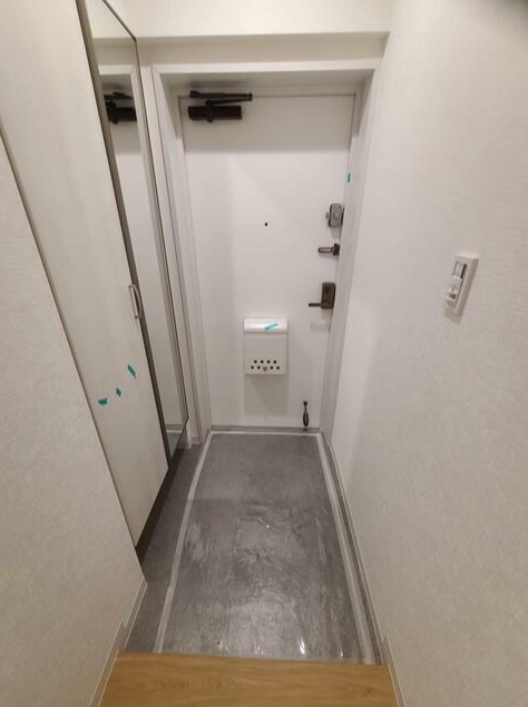 エマーレ南浦和（旧ヒルズ神明の木）の玄関|収納もある玄関です