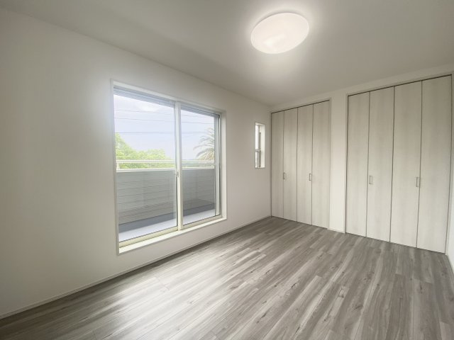 武岡4丁目　S-pasio　B棟の洋室|※イメージ
収納豊富な洋室です。バルコニーへ出入りできます。