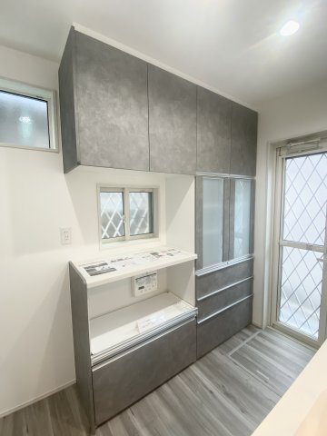 武岡4丁目　S-pasio　B棟のキッチン|※イメージ
たっぷり収納できるカップボード付き。