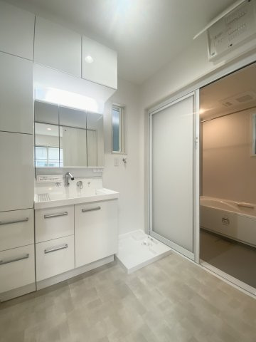 武岡4丁目　S-pasio　B棟の独立洗面台|※イメージ
キャビネットのあるシステム収納洗面化粧台です。