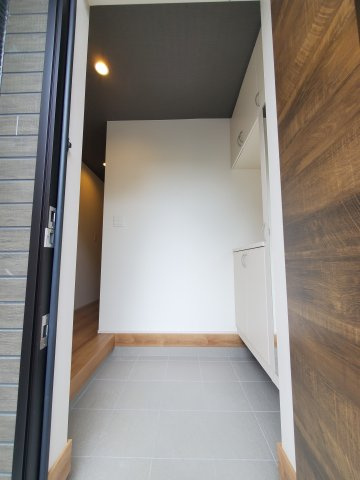 吉川市　大字保　新築戸建　全1棟の玄関|施工例です