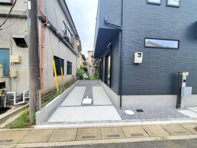 吉川市　大字保　新築戸建　全1棟の駐車場|施工例です