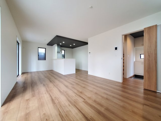 吉川市　大字保　新築戸建　全1棟の居間・リビング|施工例です