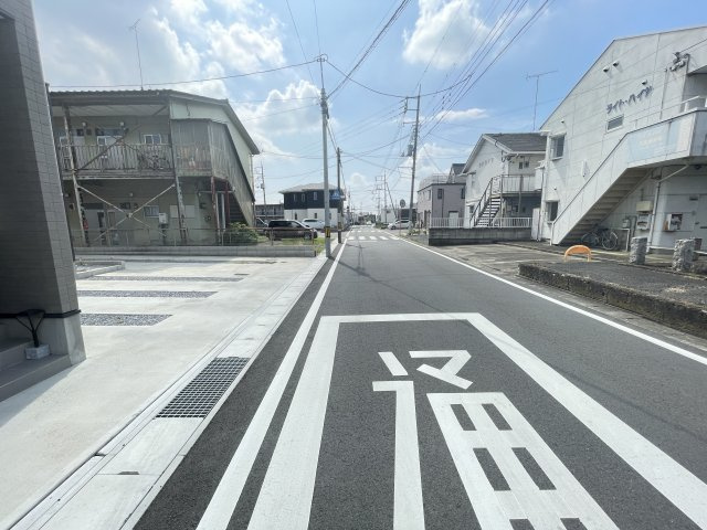 中古戸建・中古住宅　太田市飯塚町　九合小学校・東中学校の前面道路含む現地写真|通学路に面しているのでお子様の通学が安心です！