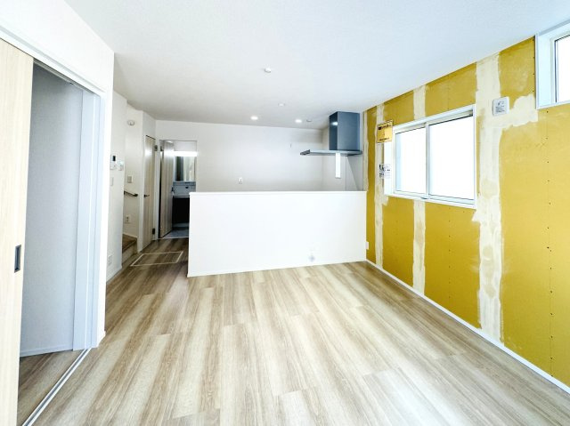 【居間・リビング】 | 市川市大野町１丁目新築戸建（大野町第２期） | 15帖リビングダイニングキッチン・リビングガス栓付き