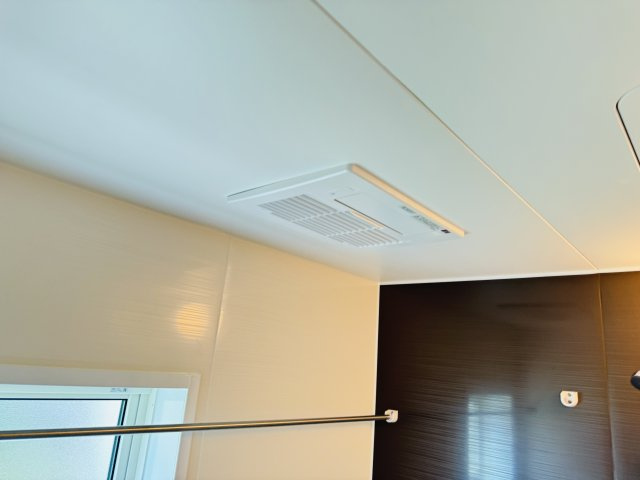 【冷暖房・空調設備】 | 市川市大野町１丁目新築戸建（大野町第２期） | 雨の日も安心の浴室乾燥機つき